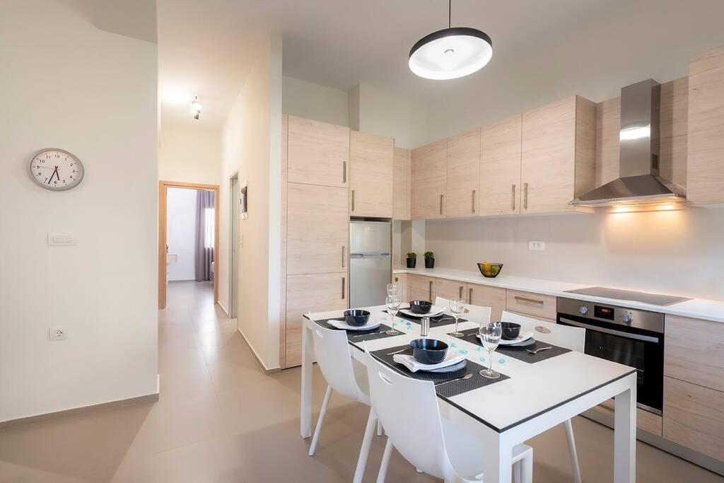 Fofi'S Elegant Home คอสทาวน์ ภายนอก รูปภาพ