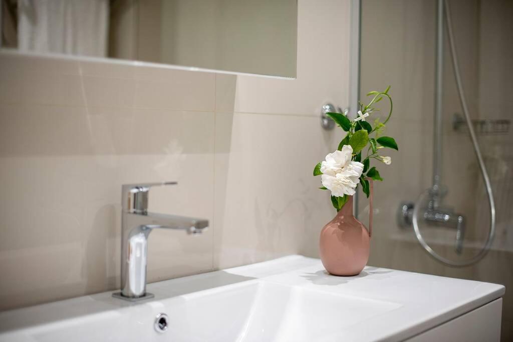 Fofi'S Elegant Home คอสทาวน์ ภายนอก รูปภาพ