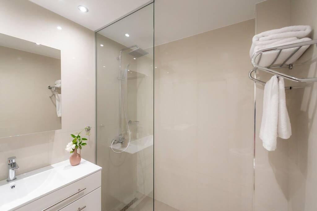 Fofi'S Elegant Home คอสทาวน์ ภายนอก รูปภาพ